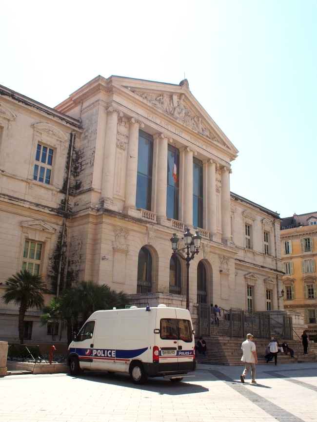 ニースの旧市街　Palais de Justice