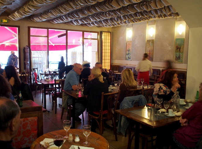 Café de la Fontaine　店内