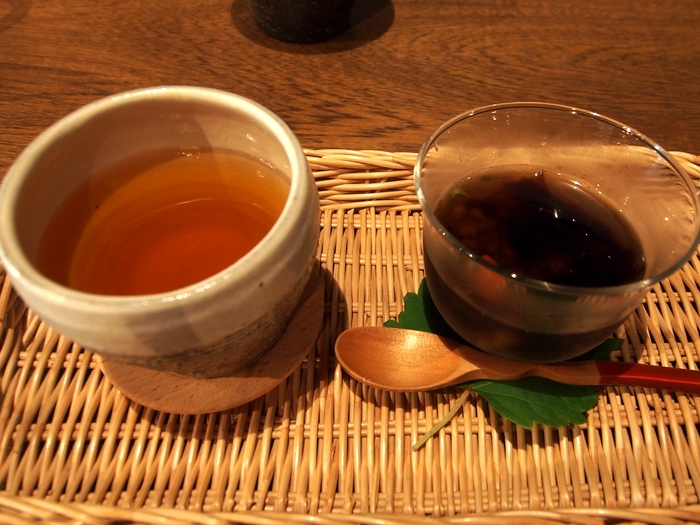 山の薬膳ごはんよもぎ 仙草ゼリーと薬草茶