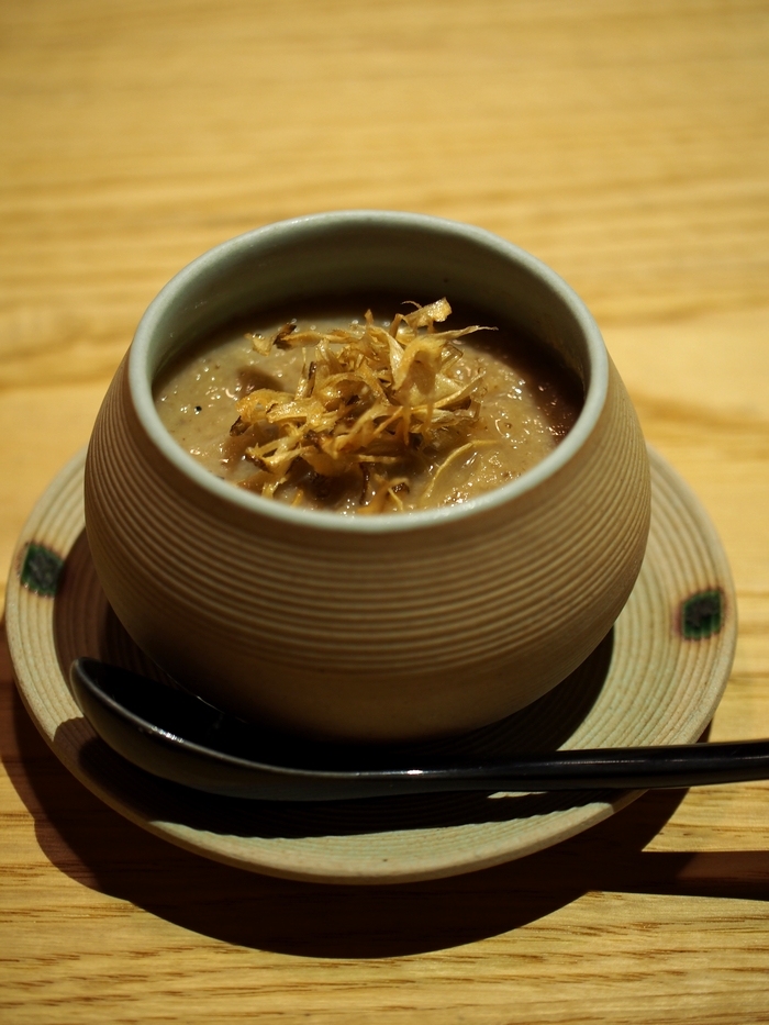 金宇館の料理 牛蒡と山椒の茶碗蒸し