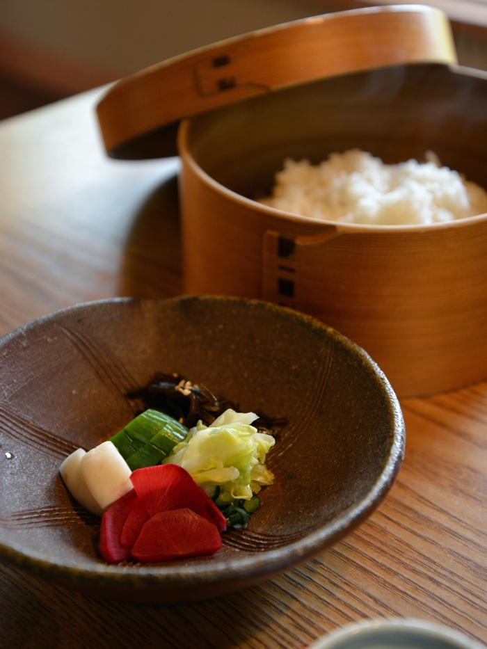 三水館の朝食 漬物とご飯