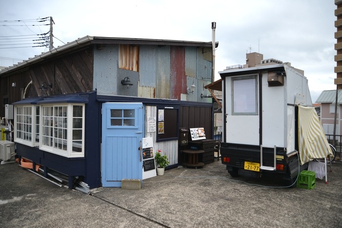 フォカッチャカフェ Albero 外観とキッチンカー