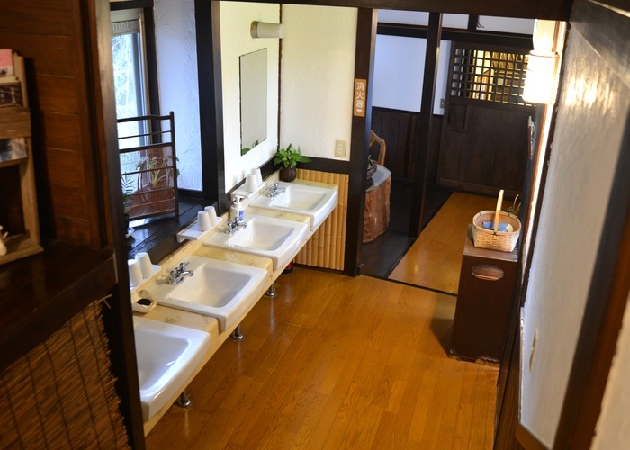 サンゴの湯やどかり 共同洗面所